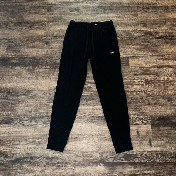 Alo Yoga Black Muse Sweatpant Jogger - Picture 1 of 4